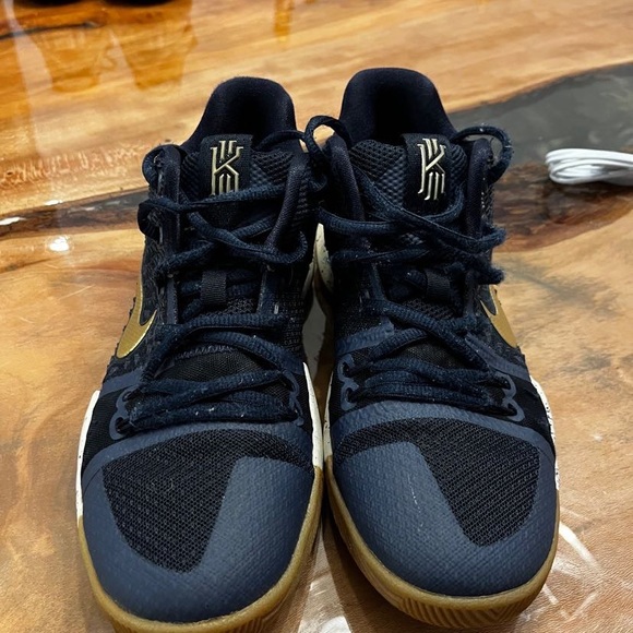 No box, only wore a couple times, won’t find them this clean for this price! - Picture 7 of 8